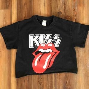 Gildan Kiss Themed Short Sleeve Crop Top Size Small